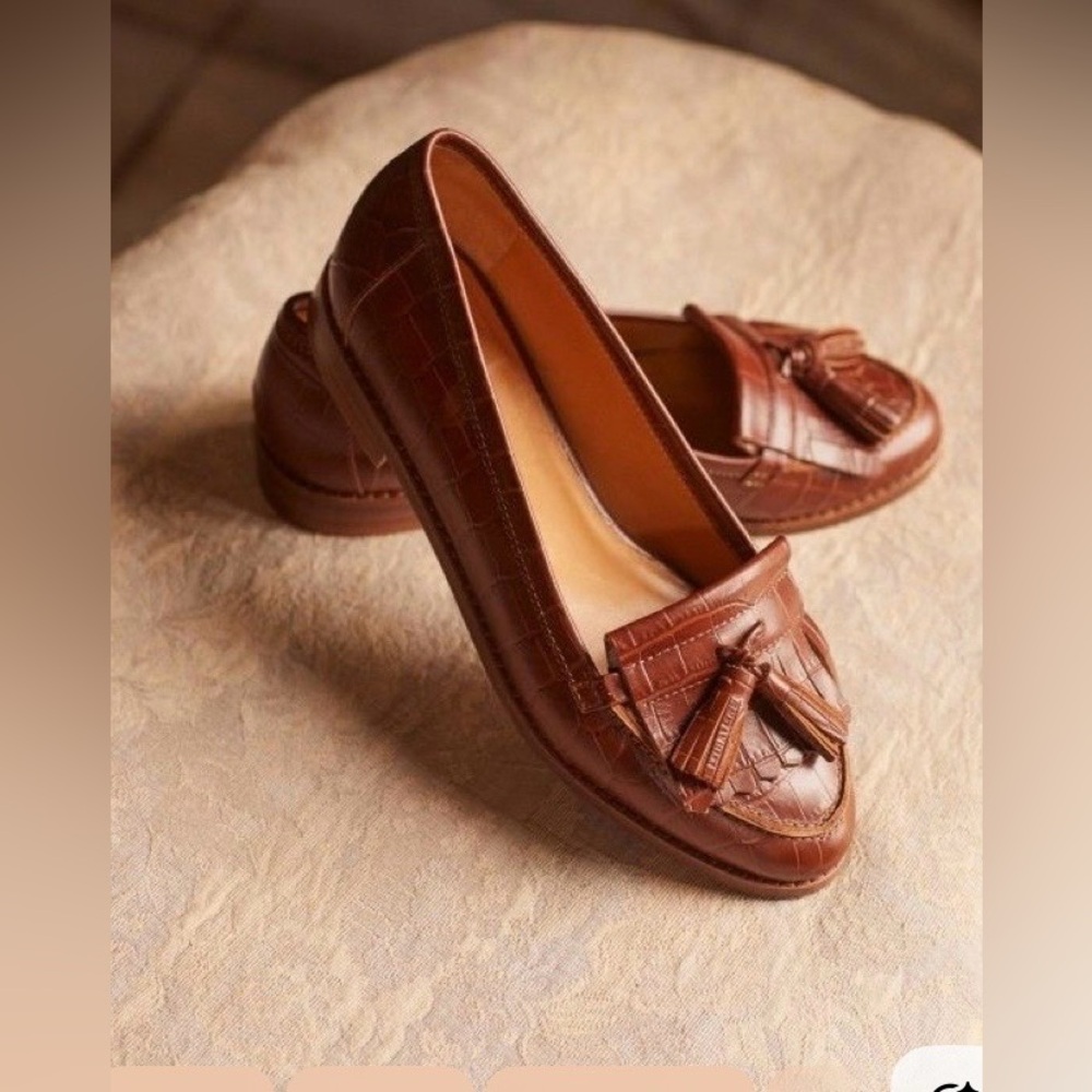Sezane Lisa loafer in size 35. Colour Camel Croco. Brand new.